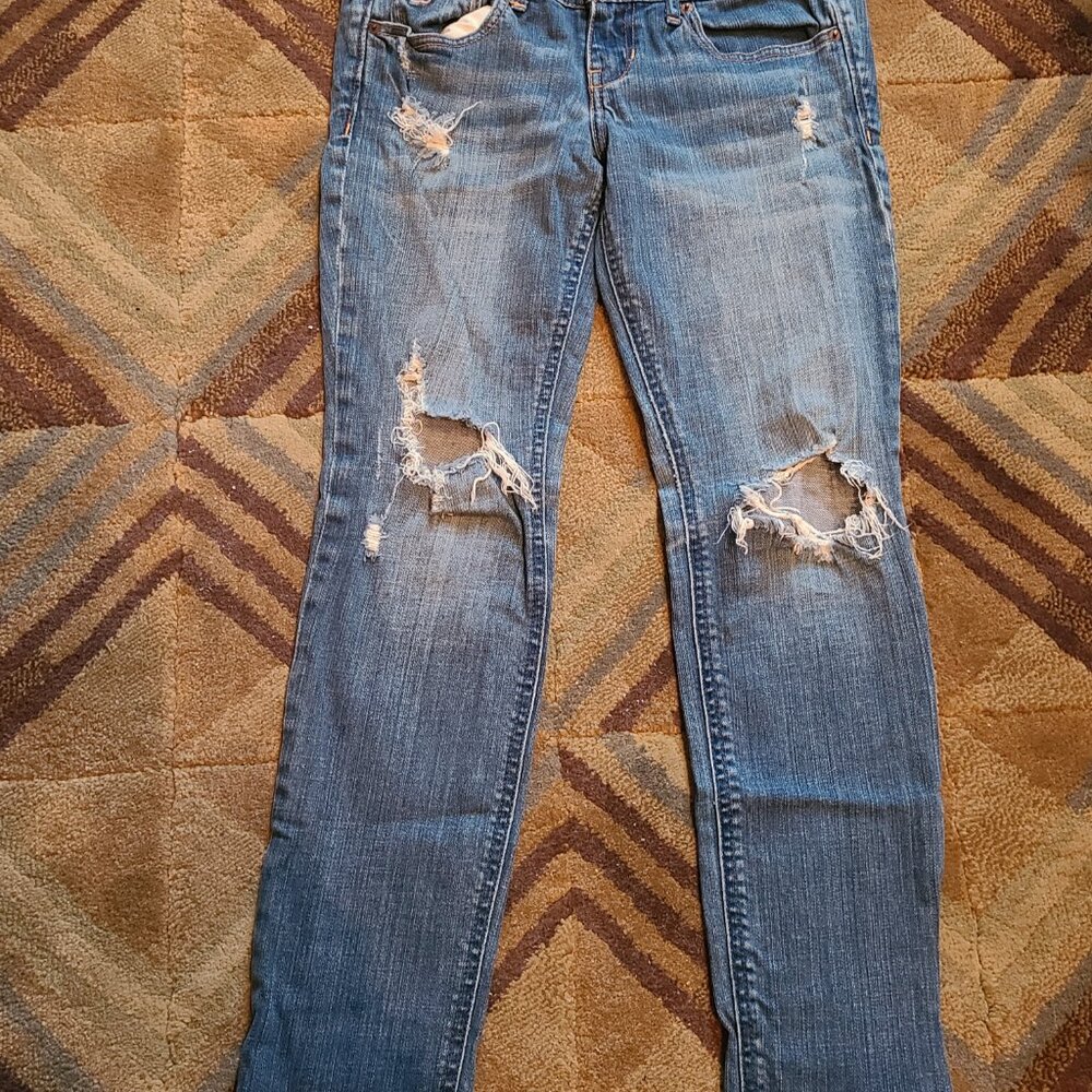 HOLLISTER JEANS SIZE 3 (26 in waist)